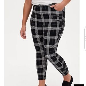 ⬇️PRICE DROP⬇️🆕BLACK & TEAL PLAID PONTE SKINNY ANKLE PANT